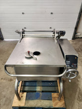 Load image into Gallery viewer, Groen Eclipse 30 Gallon Ergonomic Manual Tilting Braising Pan, 115V, Nat Gas