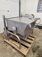 Load image into Gallery viewer, Cleveland SGL40 40 Gallon Tilt Skillet Braising Pan Nat Gas