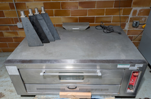 Load image into Gallery viewer, Vulcan 7018A1B 7000 Series, Commercial Single Deck Pizza Baking Oven 17-19" Legs