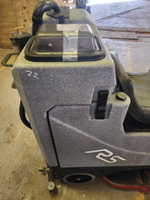 Load image into Gallery viewer, TOMCAT RS 28-D Ride-On Floor Scrubber - 1,236.8 Hours - Needs New Batteries