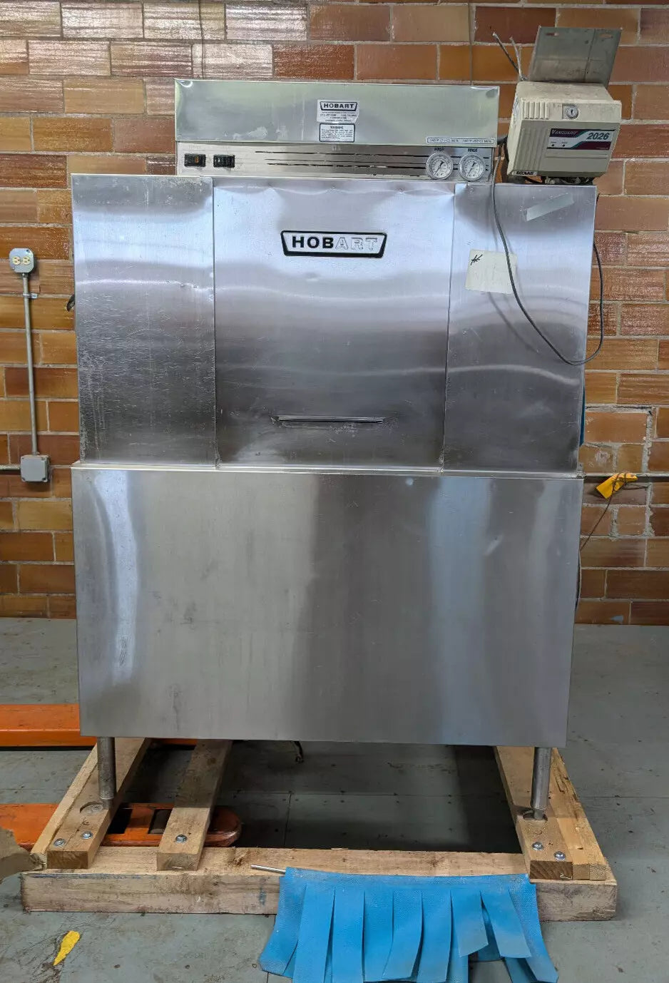 Hobart C-44A High Temperature Automatic Conveyor Dishwasher