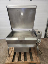 Load image into Gallery viewer, Cleveland SGL40 40 Gallon Tilt Skillet Braising Pan Nat Gas