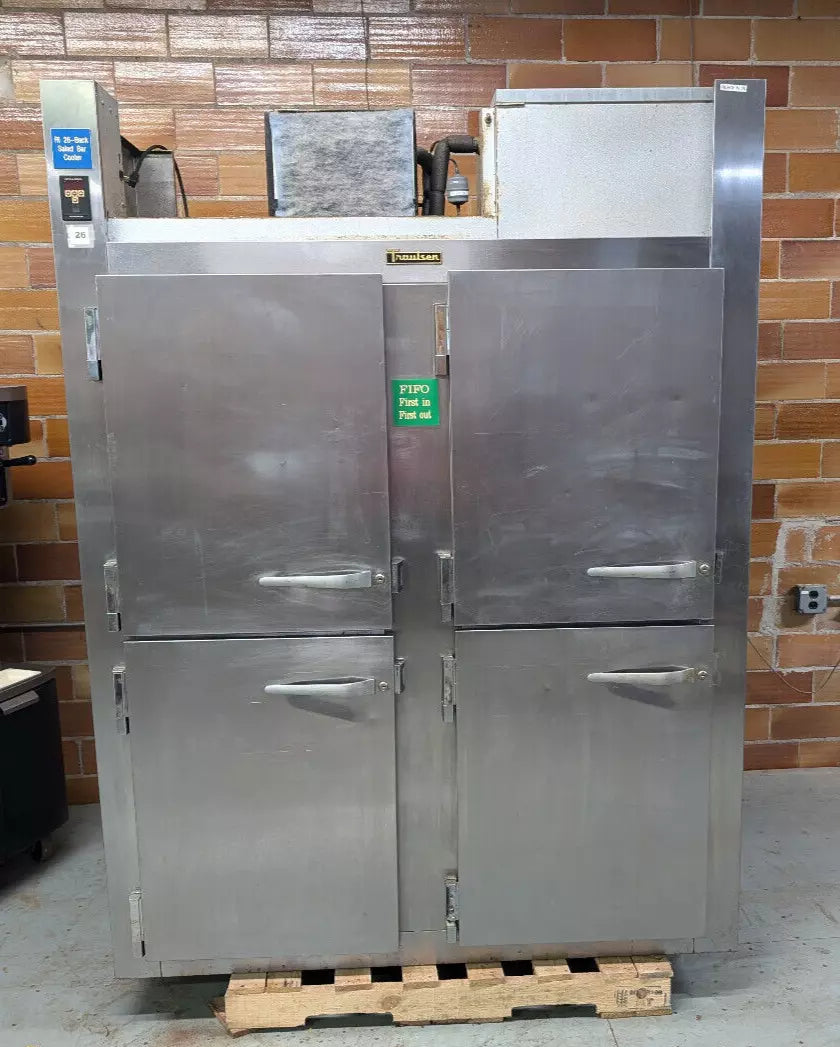 Traulsen AHT232WUT-HHS Half Door, Two Section, Reach In Refrigerator