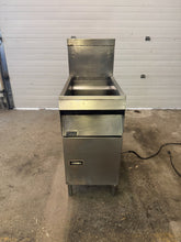 Load image into Gallery viewer, Pitco Frialator Single Bay Commercial Gas Fryer  w/ Filtration System SG14