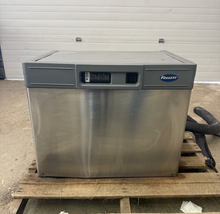 Load image into Gallery viewer, Follett Ice Horizon Machine HCC1010WHS, Water-Cooled, Chewblet Ice