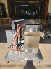 Load image into Gallery viewer, Groen 40-gallon Self-Contained Gas-Heated Tilting Steam Kettle DHT/1P-40