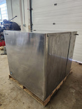 Load image into Gallery viewer, Hoshizaki Ice Maker KMH-2000SRH3 - Crescent Cubed, 1929lbs, Remote Cooled