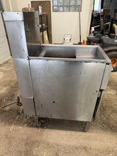 Load image into Gallery viewer, Pitco Frialator Single Bay Commercial Gas Fryer  w/ Filtration System SG14