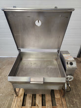 Load image into Gallery viewer, Cleveland SGL40 40 Gallon Tilt Skillet Braising Pan Nat Gas