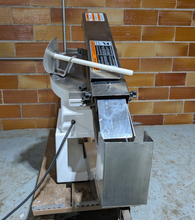 Load image into Gallery viewer, Oliver 702-N Commercial Bun &amp; Bagel Slicer, Adjustable Thickness &amp; Return Chute