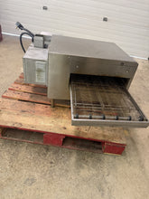 Load image into Gallery viewer, Lincoln Impinger Conveyor Pizza Oven 1301 - Used -  1 Phase 240VAC