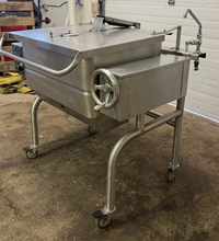Load image into Gallery viewer, Groen HFP2E-3 Tilting Braising Pan - 30 Gallon, Gas
