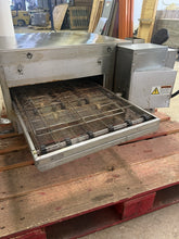 Load image into Gallery viewer, Lincoln Impinger Conveyor Pizza Oven 1301 - Used -  1 Phase 240VAC