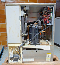 Load image into Gallery viewer, Hoshizaki KM-900MWH Ice Maker w/ Bin, Crescent Cubes, Water Cooled, 928 lb / Day