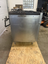 Load image into Gallery viewer, Vulcan 8 burner Natural Gas Range Oven - Model - 48S-8BN