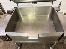 Load image into Gallery viewer, Groen HFP2E-3 Tilting Braising Pan - 30 Gallon, Gas