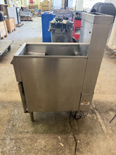 Load image into Gallery viewer, Pitco Frialator Single Bay Commercial Gas Fryer  w/ Filtration System SG14
