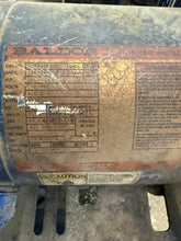 Load image into Gallery viewer, QUINCY Climate Control Air Compressor Model QTS3QCB - QTS-3 - minor damage