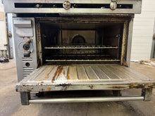 Load image into Gallery viewer, U.S. Range Oven w/ 4 Burner Range, Flat Top Griddle And Broiler, Mobile