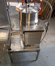 Load image into Gallery viewer, Cleveland KET-6-T Tilting 2/3 Steam Jacketed 6 Gallon Electric Kettle on Stand
