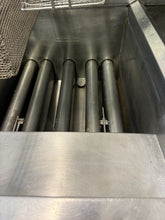 Load image into Gallery viewer, 2017 Dean SCFD260GNTS (SCFD260G) Gas Fryer, Two Bay w/ Filtration System