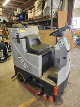 Load image into Gallery viewer, TOMCAT RS 28-D Ride-On Floor Scrubber - 1,236.8 Hours - Needs New Batteries
