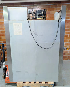 Traulsen AHT232WUT-HHS Half Door, Two Section, Reach In Refrigerator