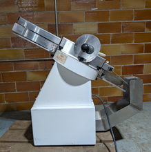 Load image into Gallery viewer, Oliver 702-N Commercial Bun &amp; Bagel Slicer, Adjustable Thickness &amp; Return Chute