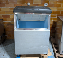 Load image into Gallery viewer, Hoshizaki KM-900MWH Ice Maker w/ Bin, Crescent Cubes, Water Cooled, 928 lb / Day