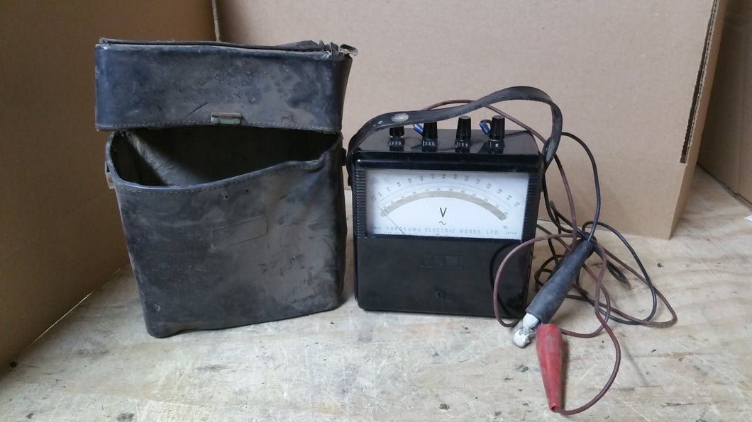 Vintage YOKOGAWA Portable AC Voltmeter Type 2013 w/Leads & Case