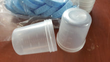 Load image into Gallery viewer, Plastic Measuring Specimen Cups With Blue Plastic Lids 20-Pack 4 oz.