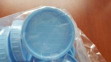 Load image into Gallery viewer, Plastic Measuring Specimen Cups With Blue Plastic Lids 20-Pack 4 oz.