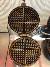 Load image into Gallery viewer, WELLS MANUFACTURING Restaurant Double 7&quot; Waffle Maker - Model L-12 - WORKS!