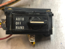 Load image into Gallery viewer, SQUARE D Class 9999 - Type SC-2 - Selector Switch - Auto Hand Off Switch - Used