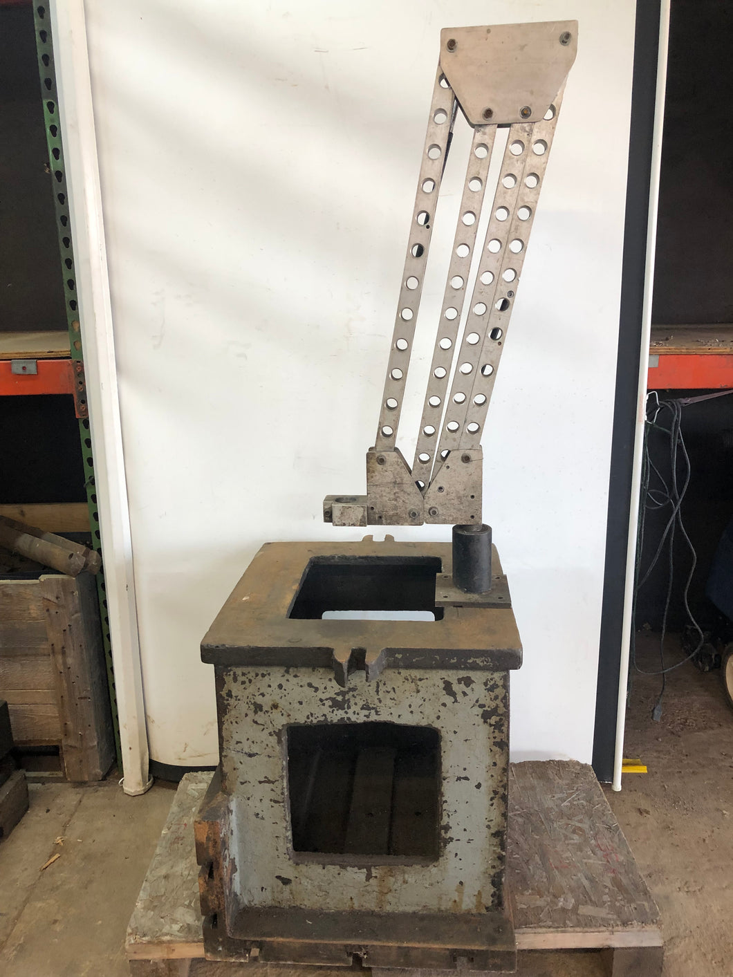 Custom Self Leveling Tapping Arm Station - Station=24x24x25 in - Arm=41