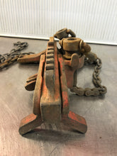 Load image into Gallery viewer, RIGID Pipe Threader Machine Model 400 &amp; RIGID Vise 228 Included - Used